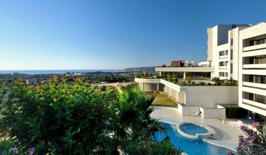 Panoramica lato piscina 8862