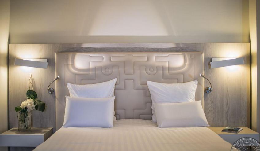 Renovated room  9  2385