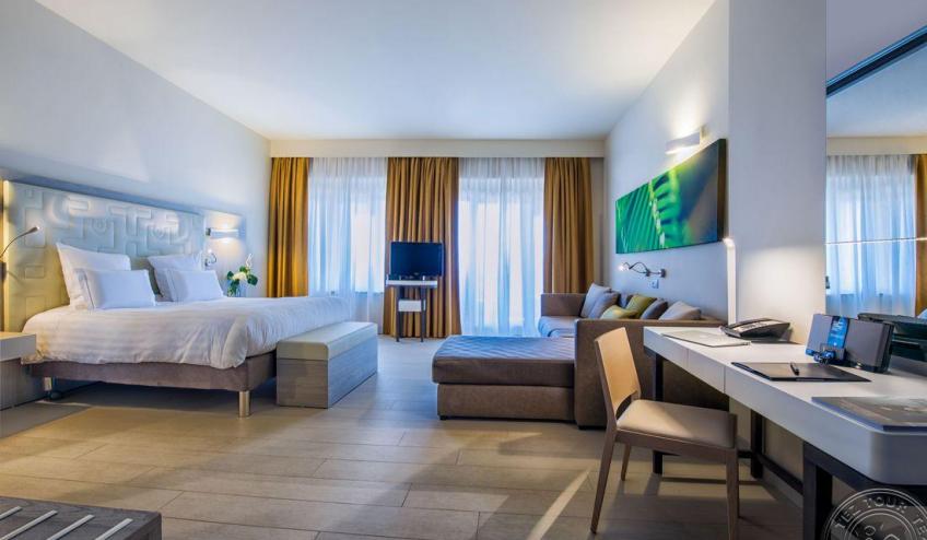 Renovated room  8  7230