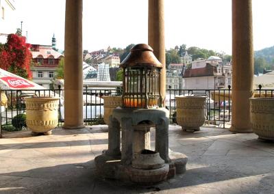 Verkhniy zamkovyy istochnik Karlovy Vary 1